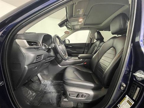 Certified 2024 Toyota Highlander XLE AWD/4WD image 9