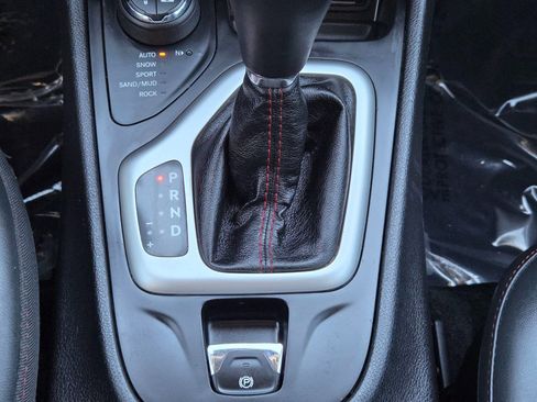 Used 2016 Jeep Cherokee Trailhawk w/ Cold Weather Group image 25