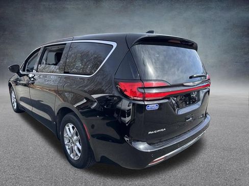 Used 2024 Chrysler Pacifica Touring-L image 11
