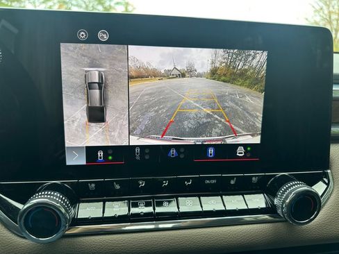 Used 2024 GMC Canyon Denali image 19