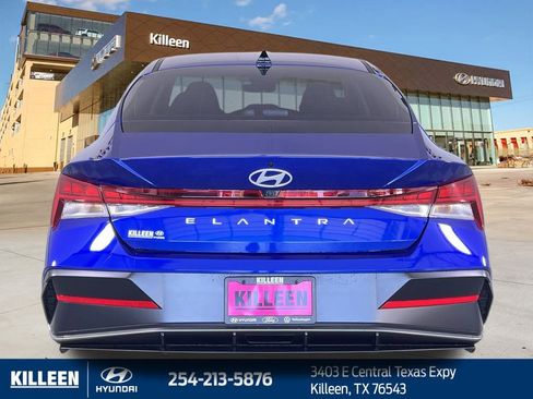 Used 2025 Hyundai Elantra SEL FWD image 8