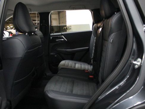 New 2026 Mitsubishi Outlander SE image 24