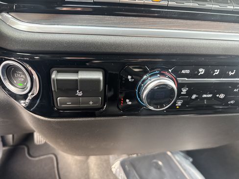 New 2026 GMC Sierra 1500 SLT image 28