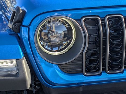 New 2025 Jeep Gladiator High Tide image 10