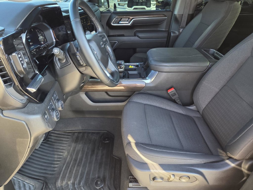 Used 2025 Chevrolet Silverado 1500 RST AWD/4WD image 12