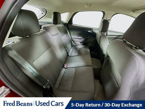 Used 2015 Ford Focus SE image 28