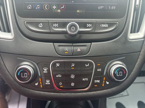 Used 2022 Chevrolet Malibu LT FWD image 24