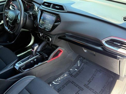 Used 2021 Chevrolet TrailBlazer RS w/ Convenience Package image 11