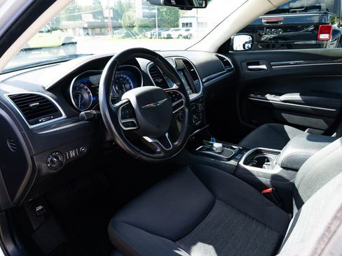 Used 2019 Chrysler 300 Touring image 17