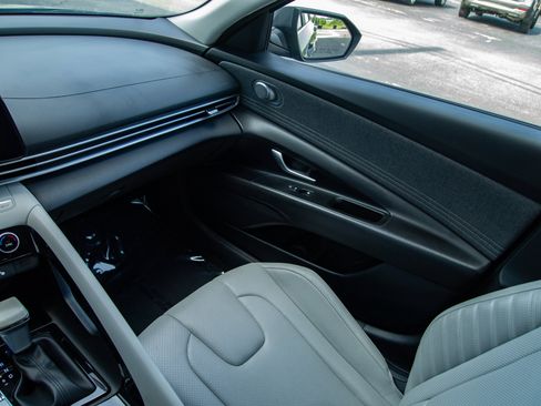 Used 2024 Hyundai Elantra Limited FWD image 15