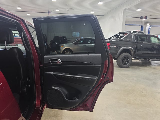Used 2022 Jeep Grand Cherokee Laredo X AWD/4WD image 30