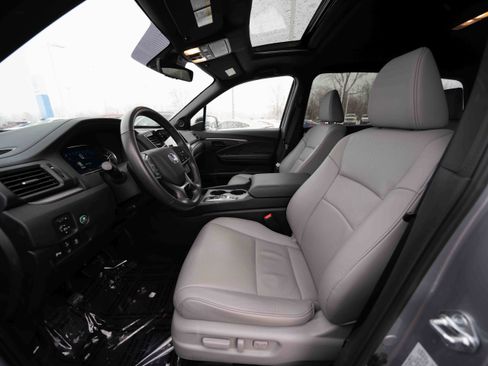 Used 2025 Honda Passport EX-L image 9