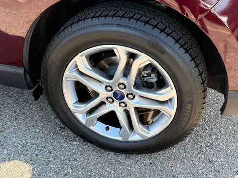 Used 2018 Ford Edge Titanium w/ Ford Safe & Smart Package AWD/4WD image 6