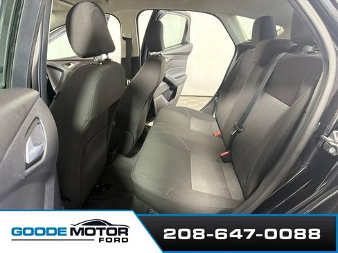 Used 2015 Ford Focus SE FWD image 15