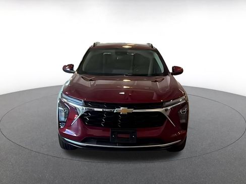 Used 2025 Chevrolet Trax LT w/ LT Convenience Package FWD image 10