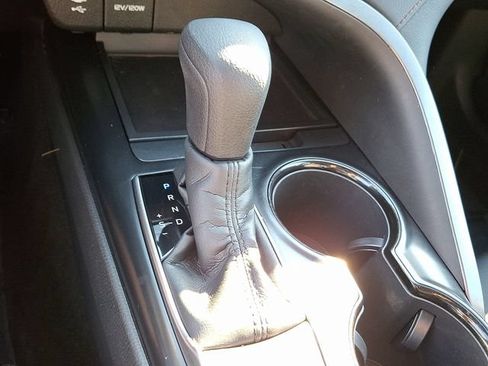 Used 2018 Toyota Camry LE w/ Convenience Package FWD image 14