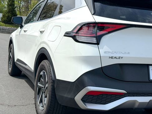 Certified 2023 Kia Sportage LX AWD/4WD image 9