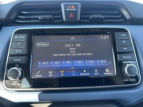 Used 2025 Nissan Versa SV image 16