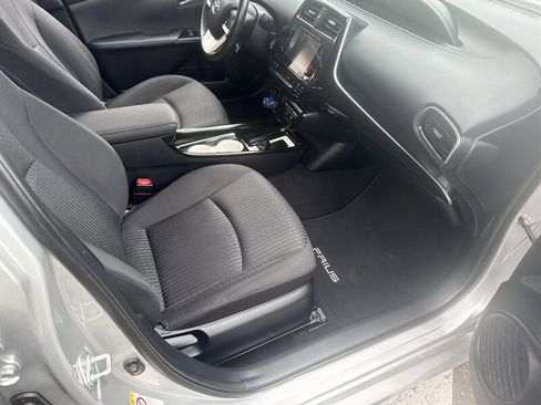 Used 2016 Toyota Prius Three Touring image 19