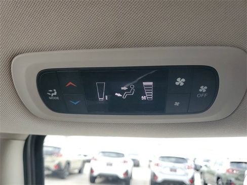 Used 2019 Chrysler Pacifica L image 9