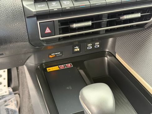 Used 2025 Toyota Camry SE FWD image 24