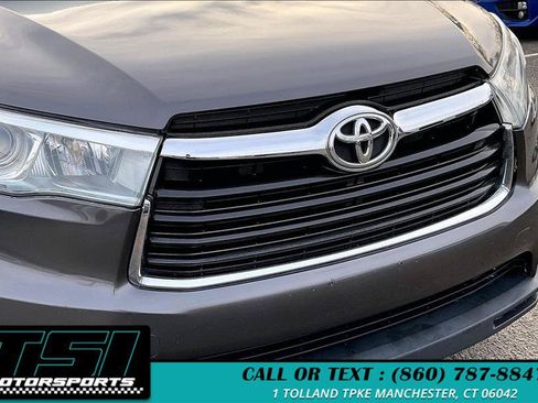 Used 2016 Toyota Highlander LE AWD/4WD image 28