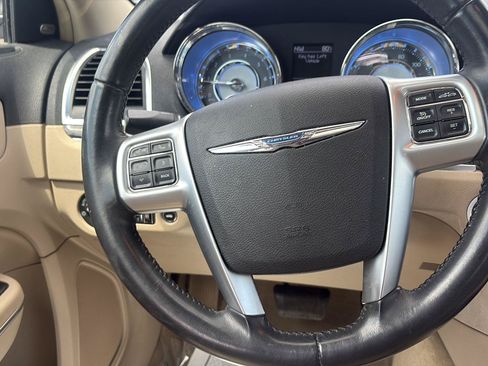 Used 2011 Chrysler 300 Limited RWD image 23