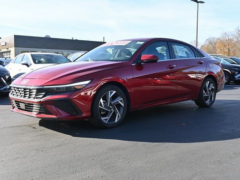 Used 2024 Hyundai Elantra SEL w/ Convenience Package image 2