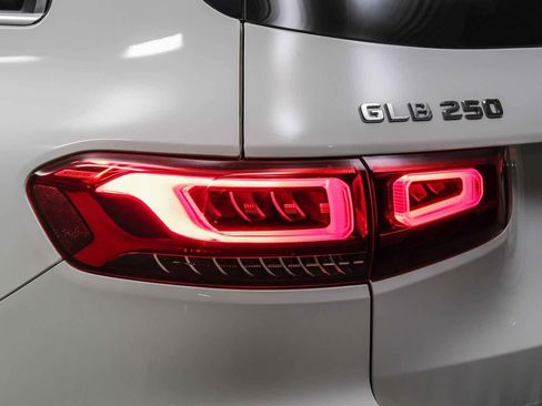 Certified 2022 Mercedes-Benz GLB 250 image 7