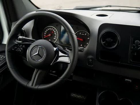 Used 2025 Mercedes-Benz Sprinter 2500 image 34