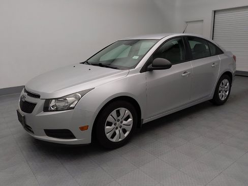 Used 2014 Chevrolet Cruze LS image 2