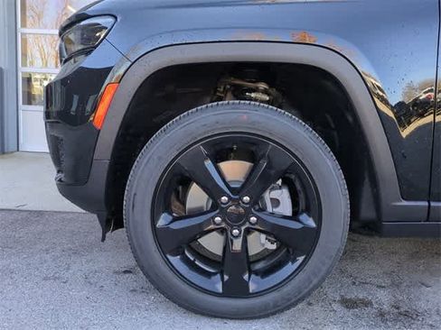 New 2025 Jeep Grand Cherokee L Altitude image 14