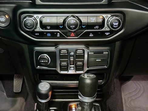 Used 2023 Jeep Wrangler Unlimited w/ 8.4" Radio Group AWD/4WD image 13