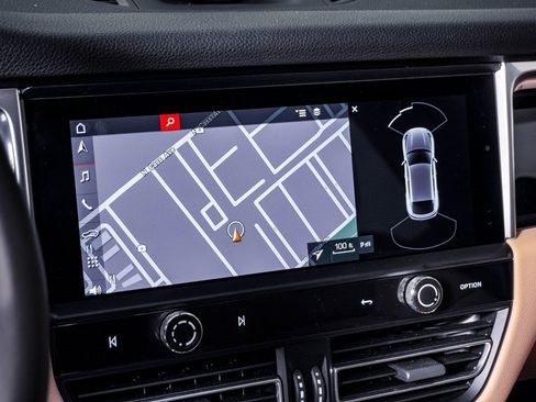 Certified 2025 Porsche Macan image 22
