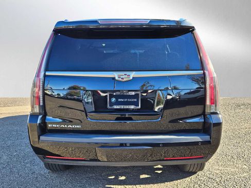 Used 2020 Cadillac Escalade Premium Luxury image 6