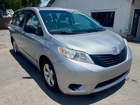 Used 2012 Toyota Sienna FWD image 11