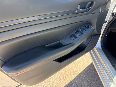 Used 2024 Nissan Altima 2.5 S FWD image 13