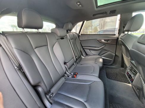 Used 2023 Audi Q8 Prestige w/ Prestige Package image 17