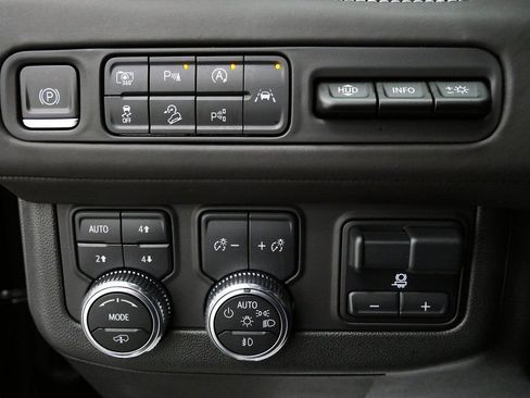 Used 2024 GMC Yukon Denali Ultimate AWD/4WD image 27