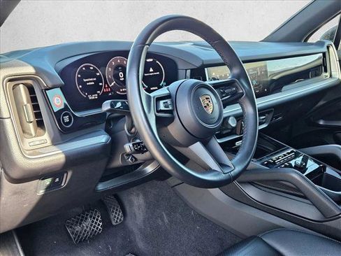 Used 2024 Porsche Cayenne image 10