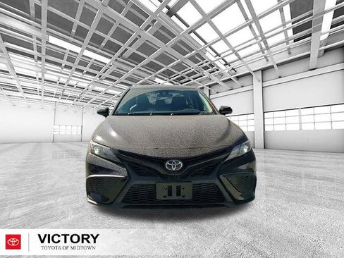 Used 2024 Toyota Camry SE image 8