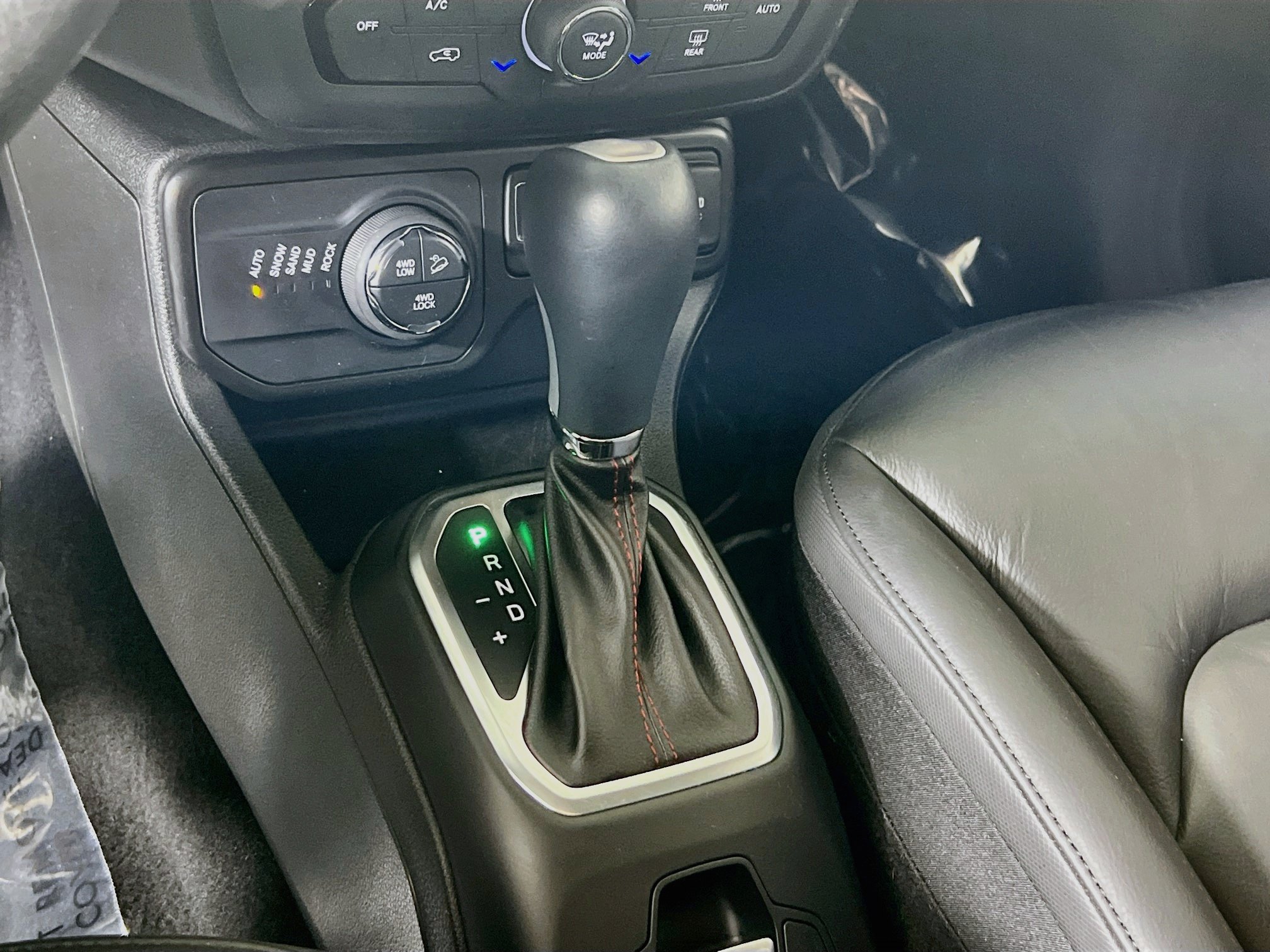 Used 2023 Jeep Renegade Trailhawk w/ Trailhawk Elite Group AWD/4WD image 17