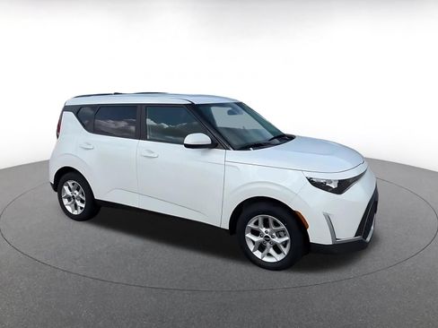 Used 2025 Kia Soul LX w/ LX Technology Package FWD image 2