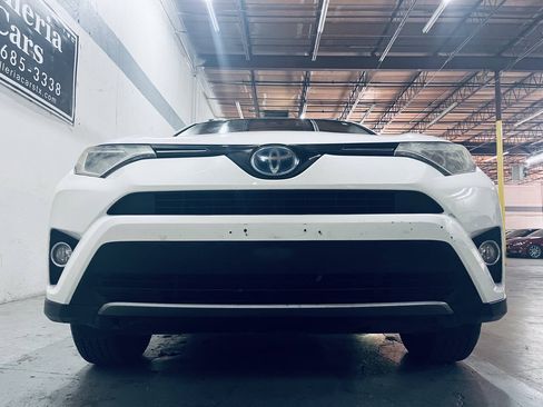 Used 2017 Toyota RAV4 XLE AWD/4WD image 4