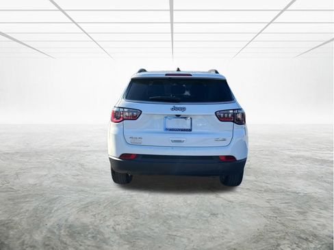 Used 2024 Jeep Compass Latitude image 5