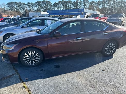 Used 2023 Nissan Altima 2.5 SV image 12