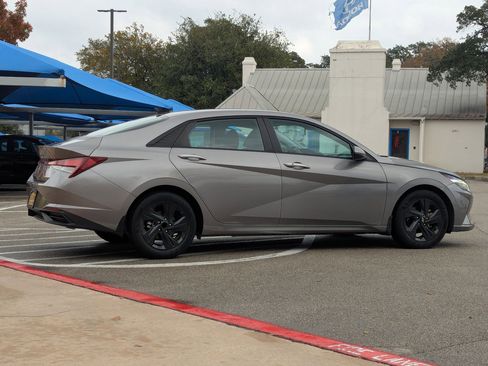 Used 2022 Hyundai Elantra SEL image 4