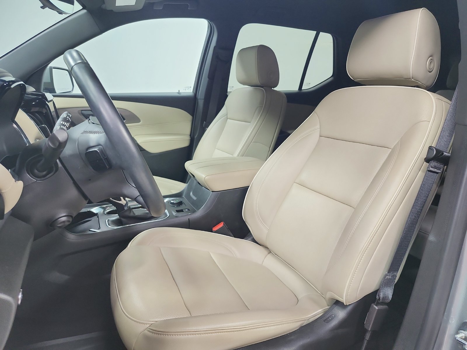 Used 2023 Chevrolet Traverse Premier FWD image 19