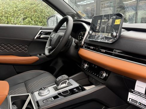 Used 2025 Mitsubishi Outlander SEL Black Edition image 30