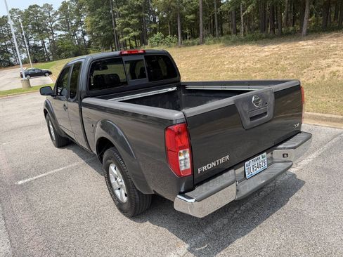 Used 2011 Nissan Frontier SV w/ SV Premium Utility Pkg RWD image 4